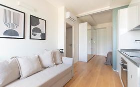 Modern & Stylish Near Isola & Central Station